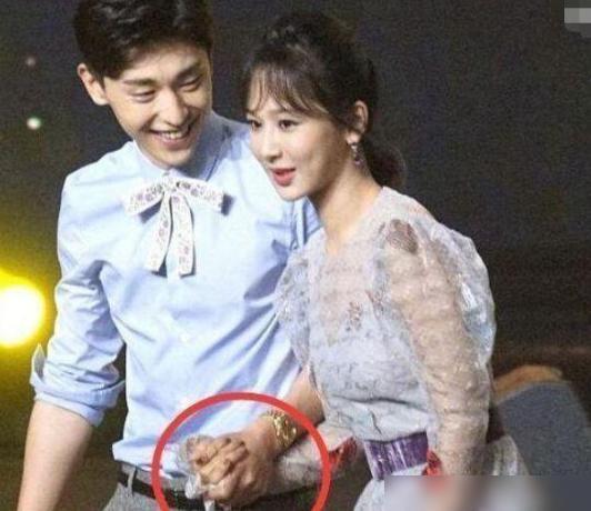 娱乐吃瓜酱粘人的男朋友,一段独特的爱情故事