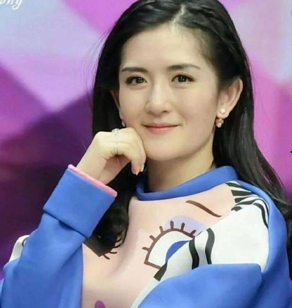 爱豆吃瓜娱乐酱谢娜,从综艺女王到情感坚守者，娱乐圈的蜕变之路