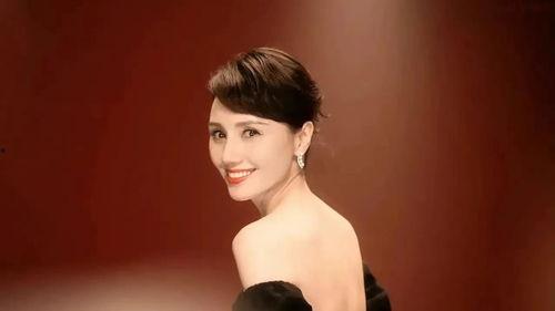 娱乐圈吃瓜爆料女明星穿着,娱乐圈女明星穿搭揭秘，吃瓜群众热议焦点