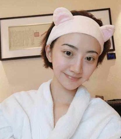 娱乐吃瓜女明星素颜,娱乐圈吃瓜女明星的真实面貌