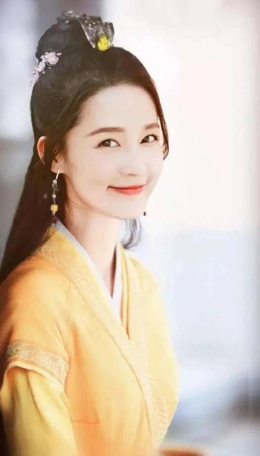 娱乐吃瓜君李沁是谁,娱乐圈的清新“吃瓜”女神