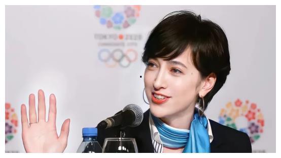 娱乐圈吃瓜男歌手是谁啊,他是谁？